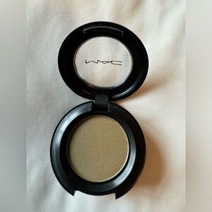 MAC eyeshadow - Marsh satin